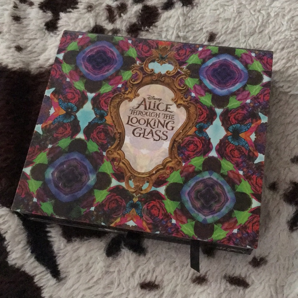 Alice through the looking glass palette